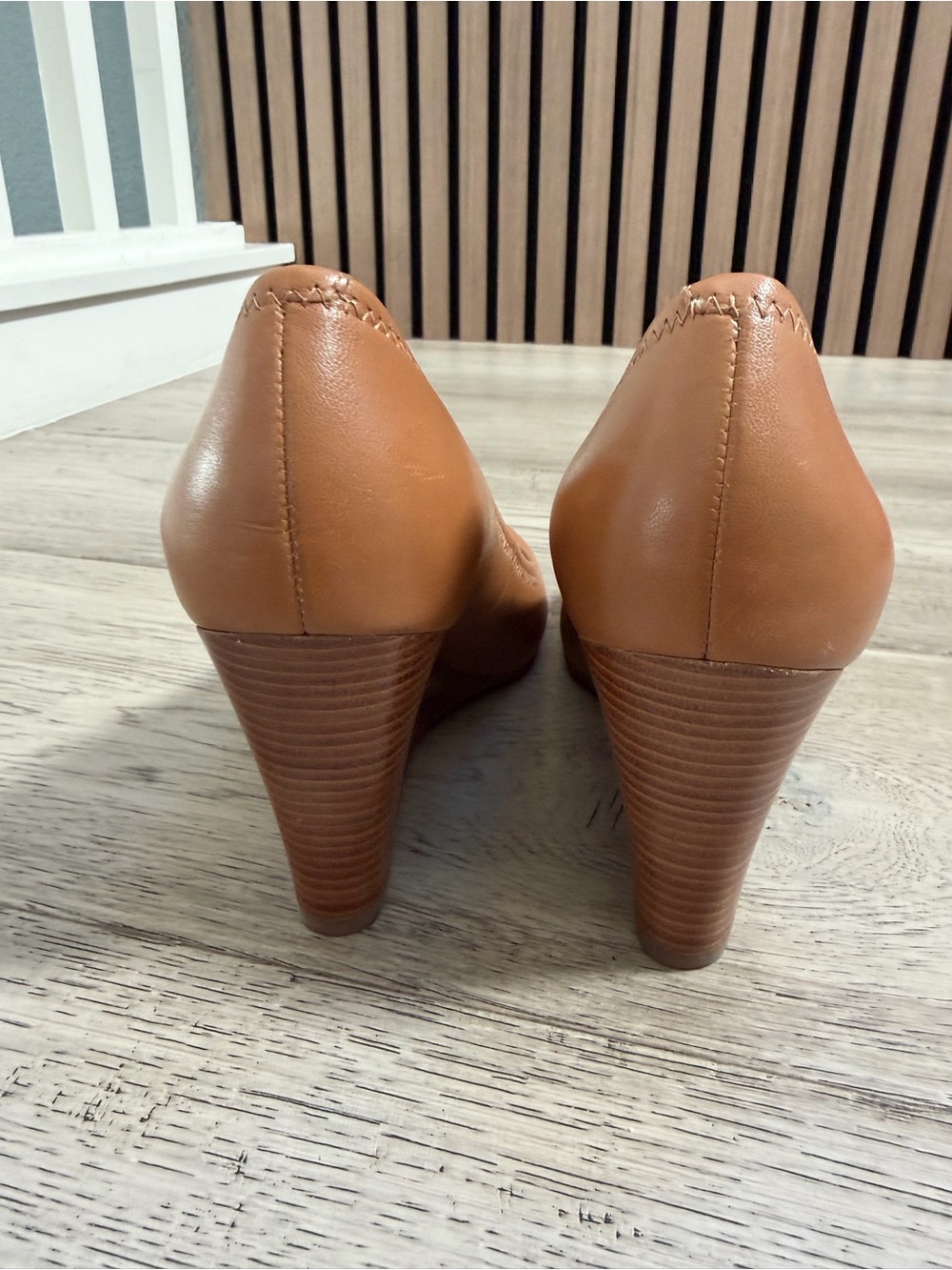 Tory Burch Laura 85 mm Royal Tan Open-Toe wedge Heels with Gold Logo 6.5 - Picture 5 of 13